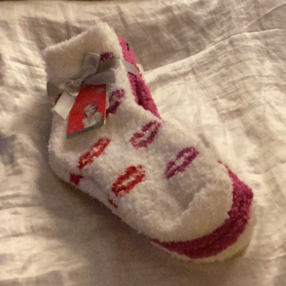 💋NWT 3 Pairs Soft & Fun Socks Size 4 —10 
Socks Make The Perfect Gift 💋